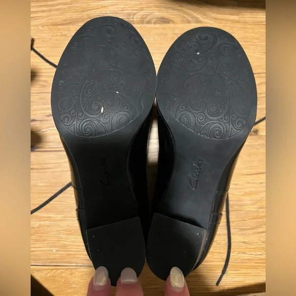 Clarks Shoes - Picture 3 of 4